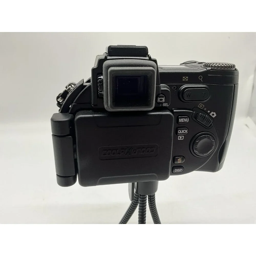Nikon Coolpix 8700 8MP Digital Camera with 8x Optical Zoom (25515) With Charger